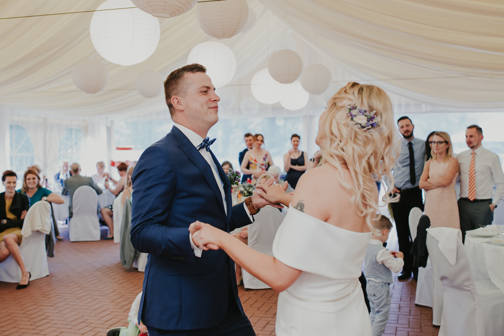 Natasza i Paweł – ślub pod chmurką - fotograf ślubny Białystok Łomża Podlasie - Kamil Rumiński fotografia ślubna - fotograf ślubny Białystok Łomża