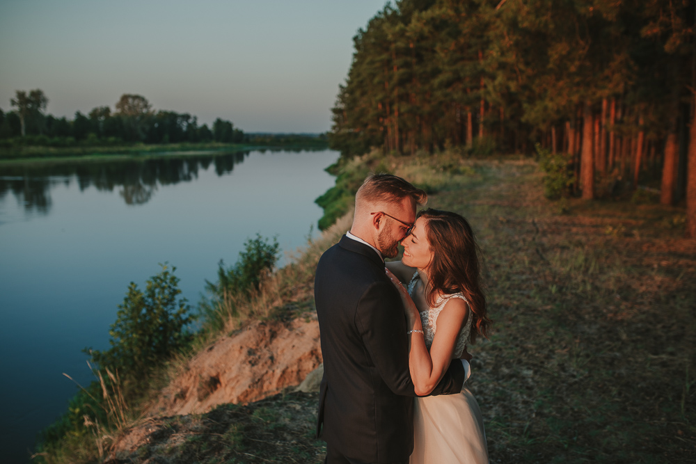 Kasia i Paweł – plener o wschodzie słońca - fotograf ślubny Białystok Łomża Podlasie - Kamil Rumiński fotografia ślubna - fotograf ślubny Białystok Łomża