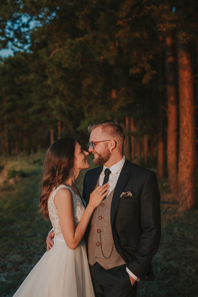 Kasia i Paweł – plener o wschodzie słońca - fotograf ślubny Białystok Łomża Podlasie - Kamil Rumiński fotografia ślubna - fotograf ślubny Białystok Łomża