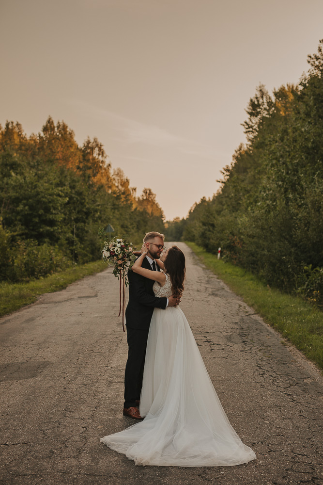 Kasia i Paweł – plener o wschodzie słońca - fotograf ślubny Białystok Łomża Podlasie - Kamil Rumiński fotografia ślubna - fotograf ślubny Białystok Łomża
