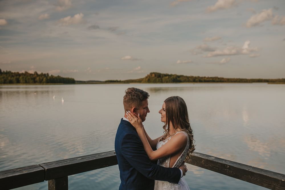 Sylwia i Michał – plener ślubny nad jeziorami - fotograf ślubny Białystok Łomża Podlasie - Kamil Rumiński fotografia ślubna - fotograf ślubny Białystok Łomża